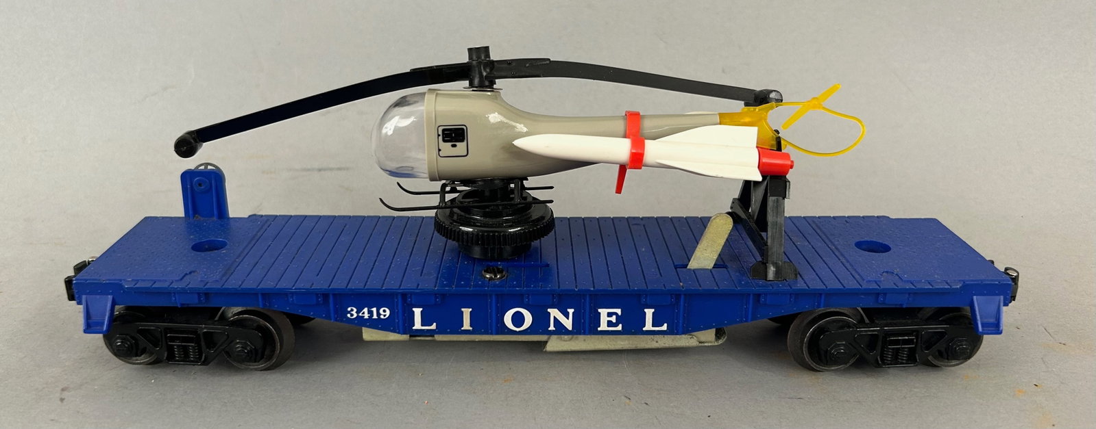 Lionel 3419 Helicopter Launching Flat Car O Gauge: Lionel 3419 Helicopter Launching Flat Car. O Gauge