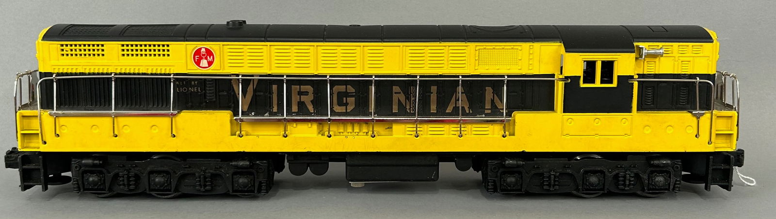 Lionel 2331 Virginian FM Trainmaster Locomotive O Gauge (1 of 5)