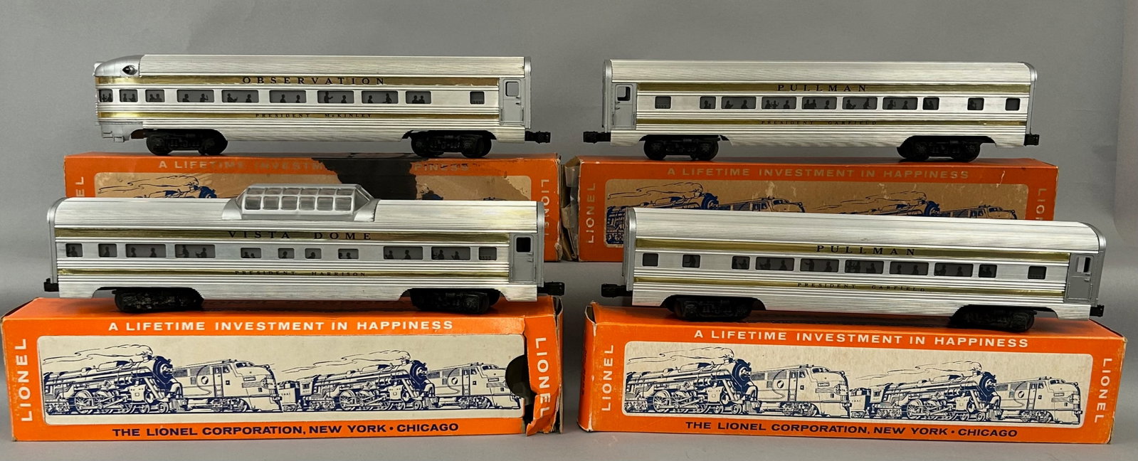 Lionel Gold Stripe Presidential Passenger Cars O Gauge: Lionel 2522, 2523, 2523 Gold Stripe Presidential Passenger Cars with original boxes. O Gauge