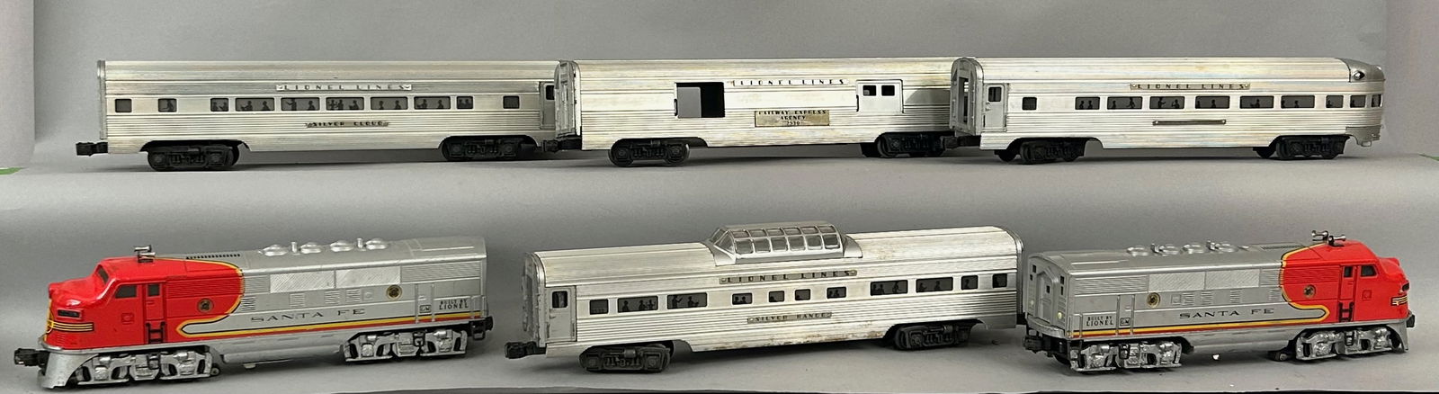 Six Lionel train cars O Gauge (1 of 10)