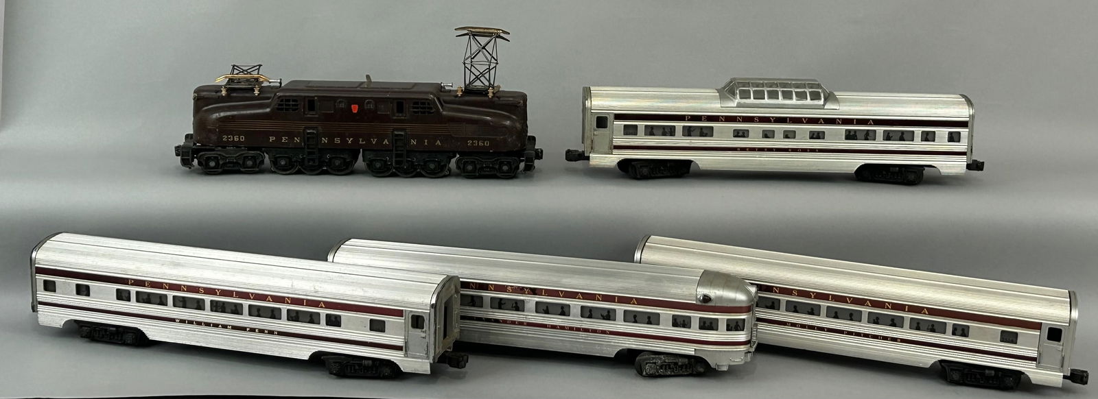 Lionel Engine and Passenger Cars O Gauge (1 of 8)