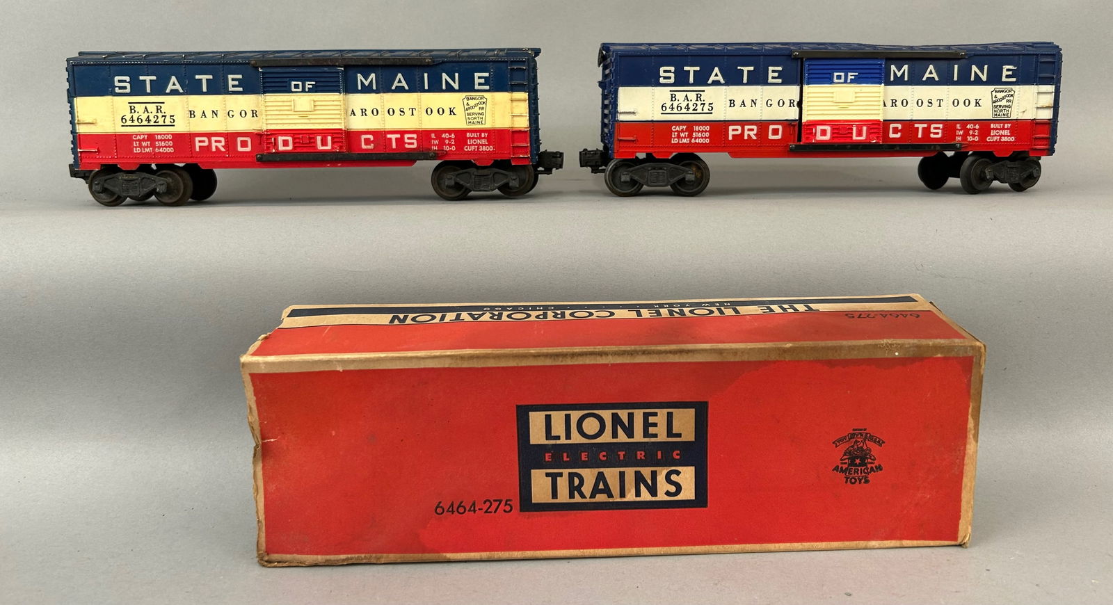 Two Lionel State of Maine Products Boxcars O Gauge (1 of 9)