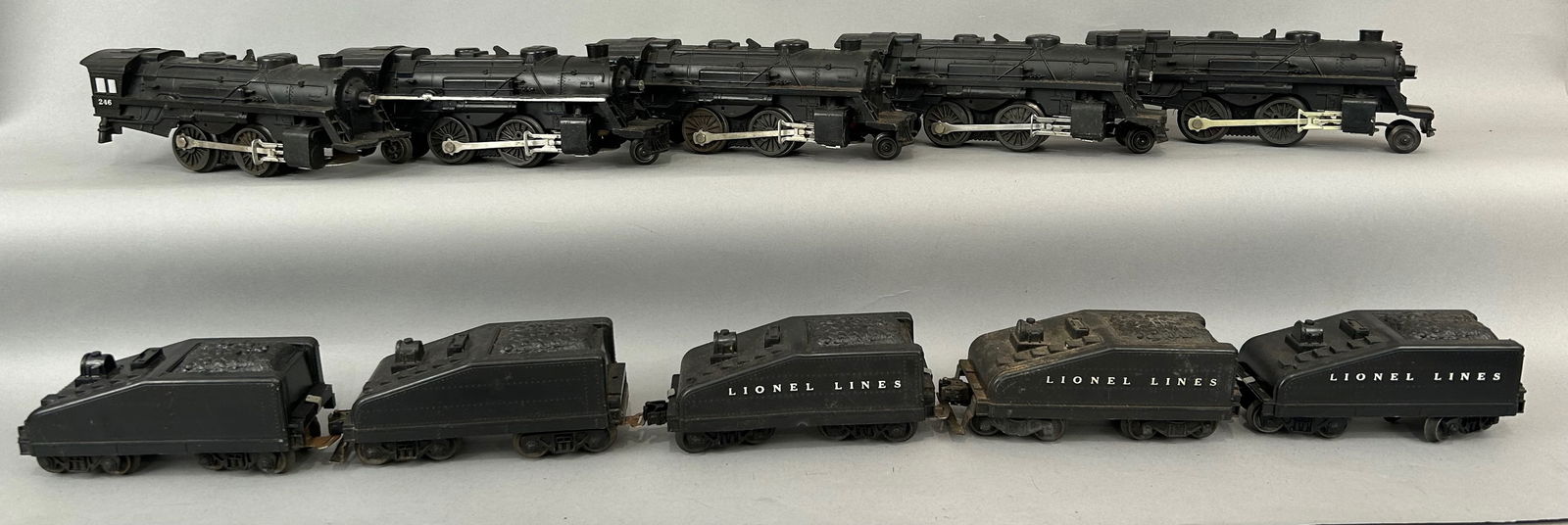 Five Lionel Locomotives with Tenders O Gauge (1 of 14)
