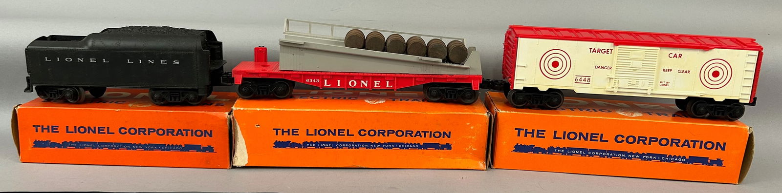Three Lionel train cars with boxes O Gauge (1 of 7)