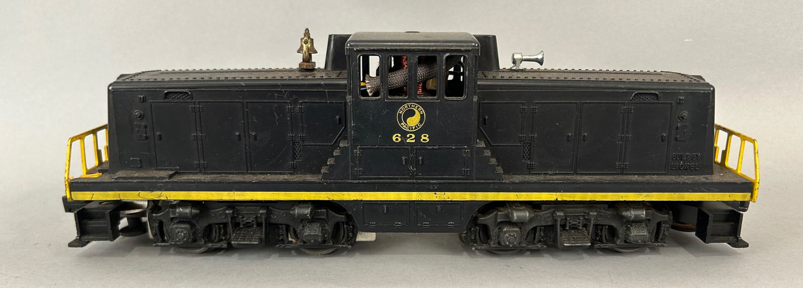 Lionel 628 Northern Pacific GE 44 Ton Diesel Switcher O Gauge (1 of 6)