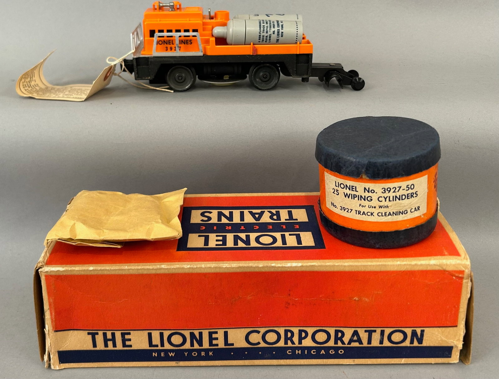 Lionel 3927 Motorized Track Cleaning car (1 of 6)