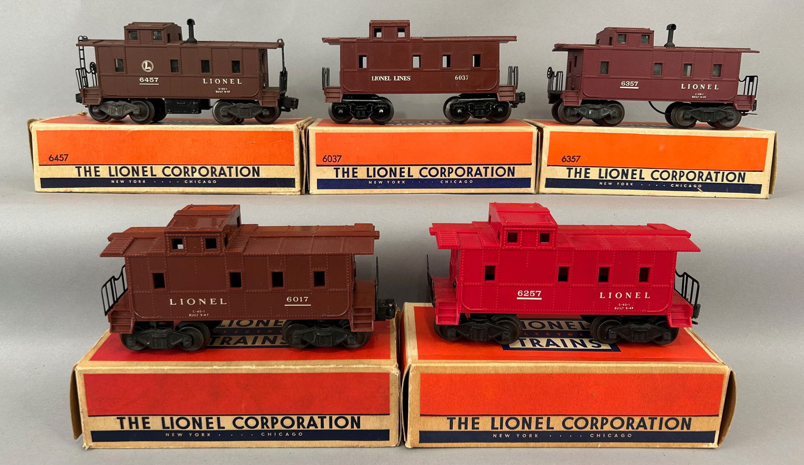 Lot of five Lionel Cabooses with boxes (1 of 9)