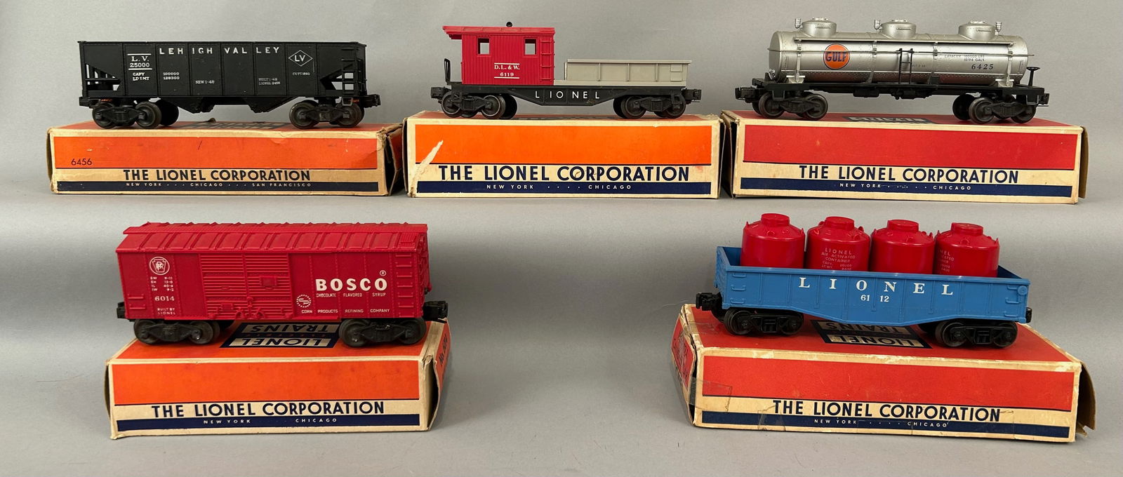 Five Lionel train cars (1 of 9)