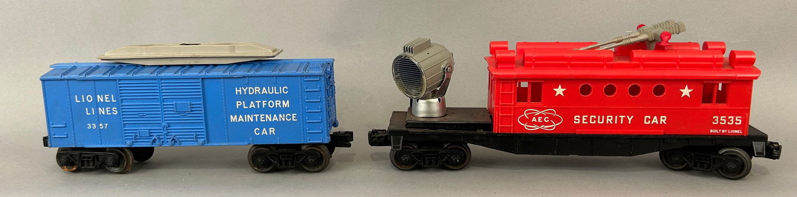 Lionel Hydraulic Platform Maintenance Car & Security Car (1 of 6)