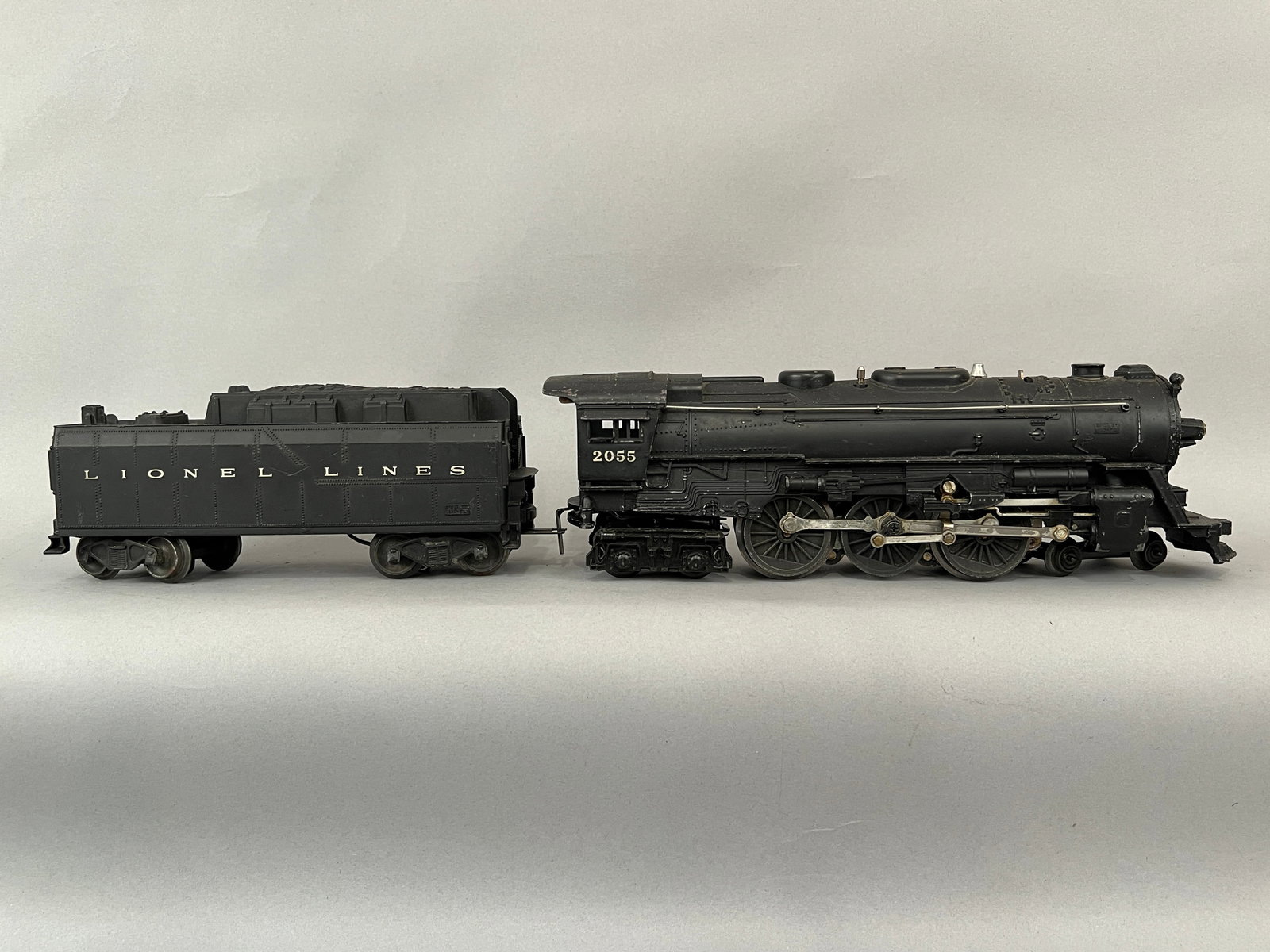 Lionel 2055 Locomotive with Tender: Lionel 2055 Metal Locomotive with Metal Tender. O Gauge