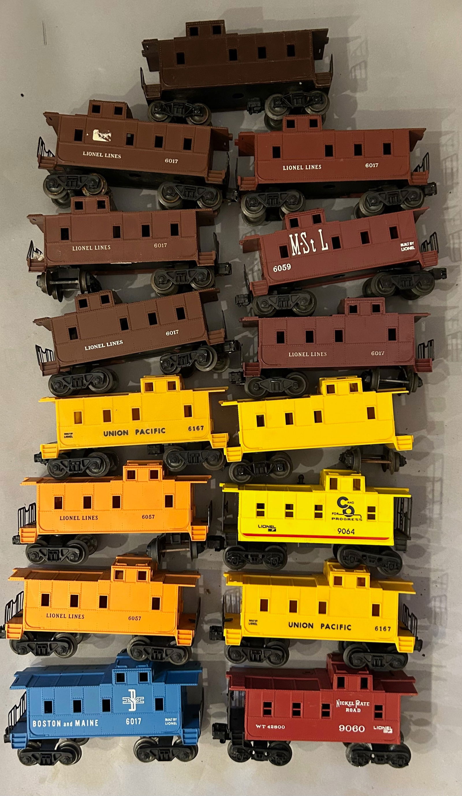 15 Lionel Cabooses (1 of 7)