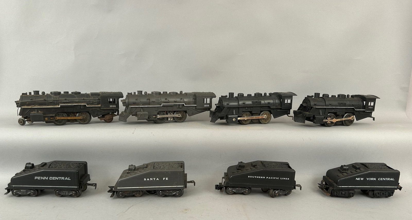 Four Marx locomotives and tenders: Four Marx locomotives and tenders, 1666, 1666, 450 and 490. O Gauge