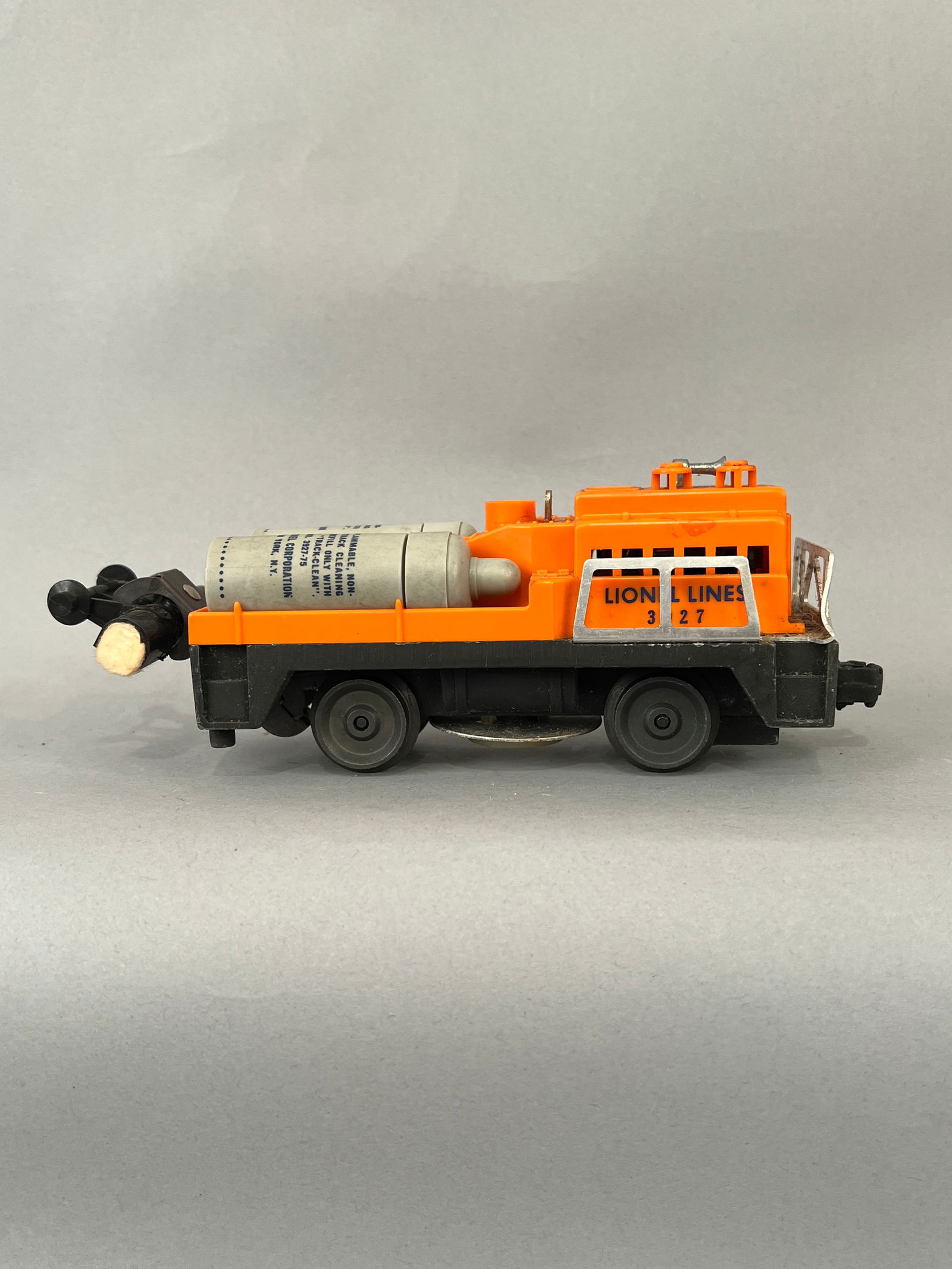 Lionel 3927 Track Cleaning Car (1 of 6)