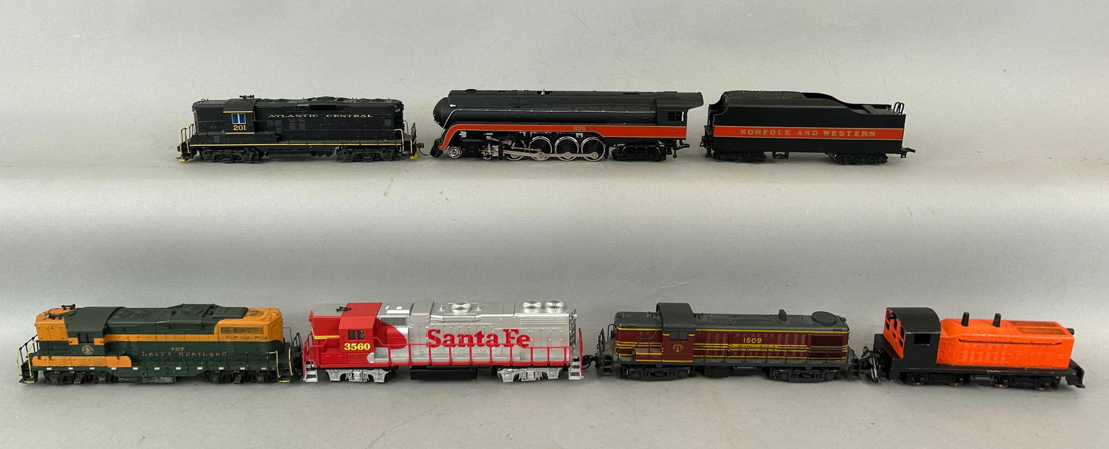 HO scale 5 diesel engines (1 of 11)