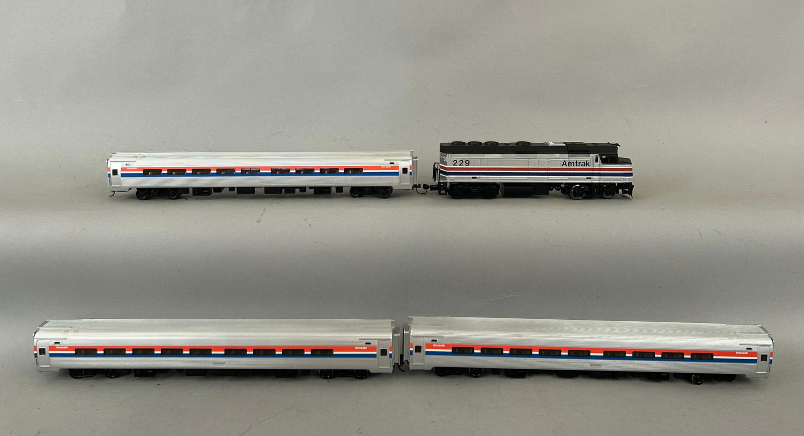 HO scale Amtrak diesel engine (1 of 8)