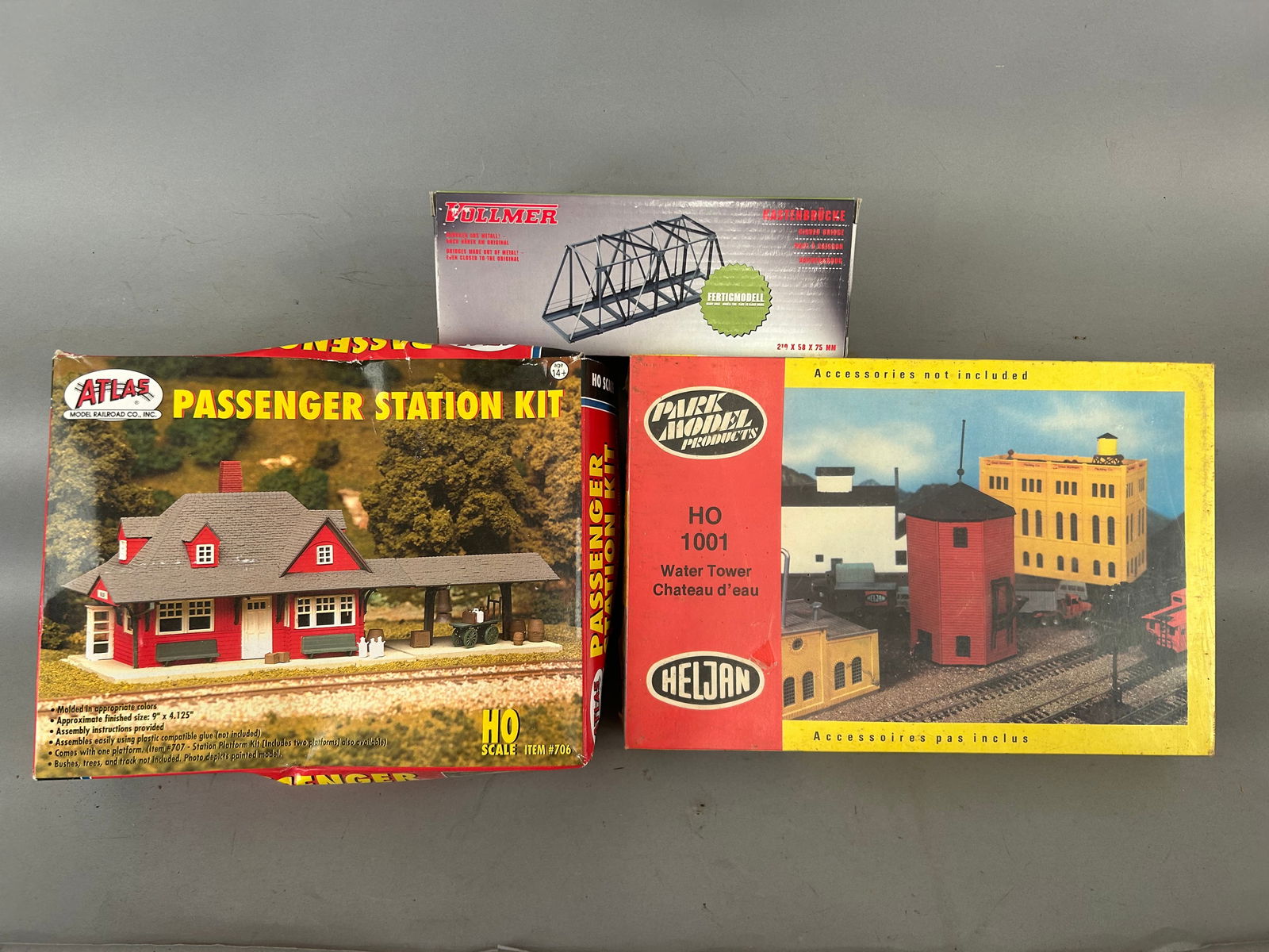 HO scale model building kits (1 of 3)