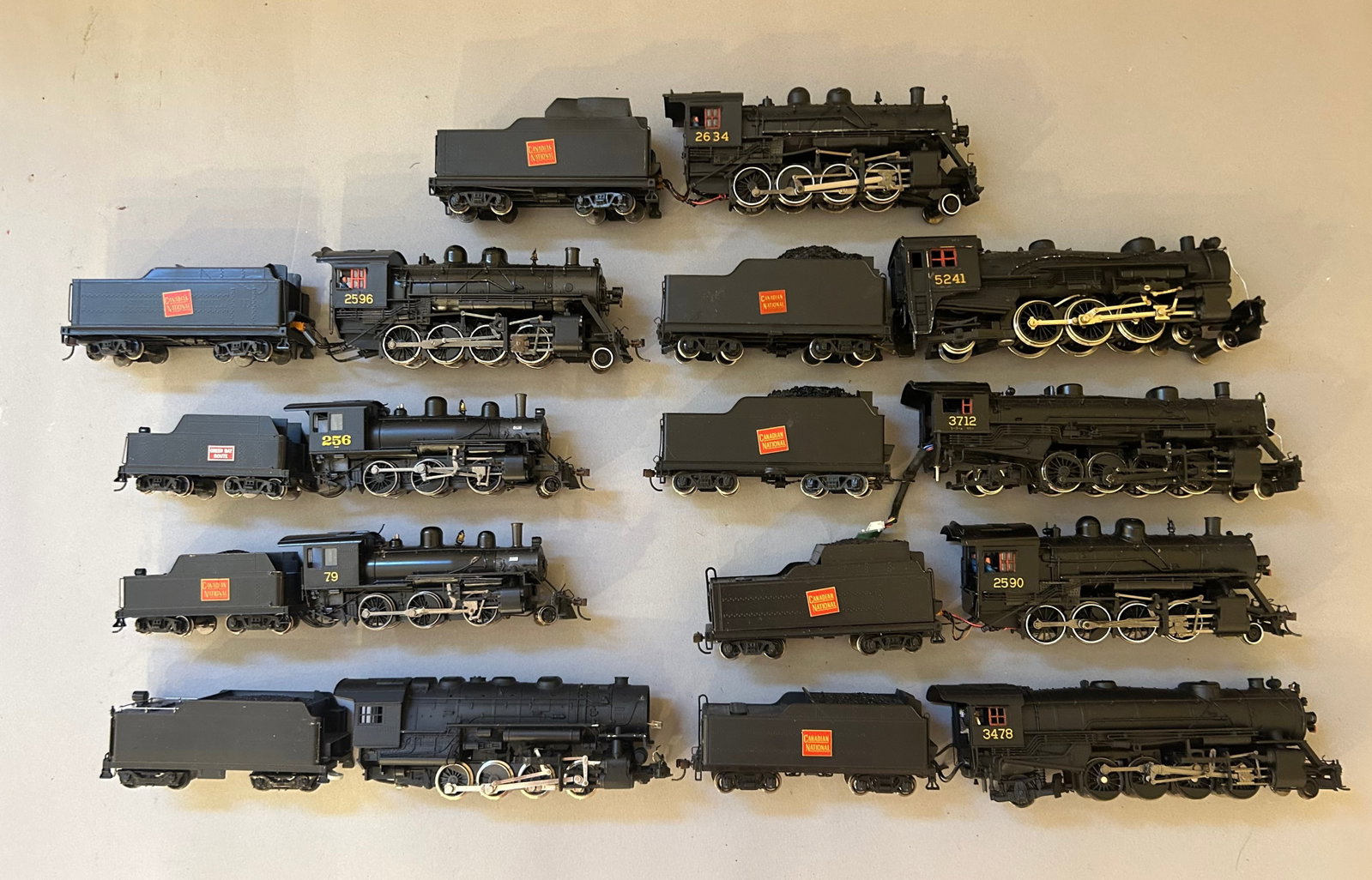 HO scale nine steam locomotives with Tenders: HO scale nine steam locomotives 3478, 2590, 3712, 5241, 2634, 79, 256, 2596. All in very good condition.