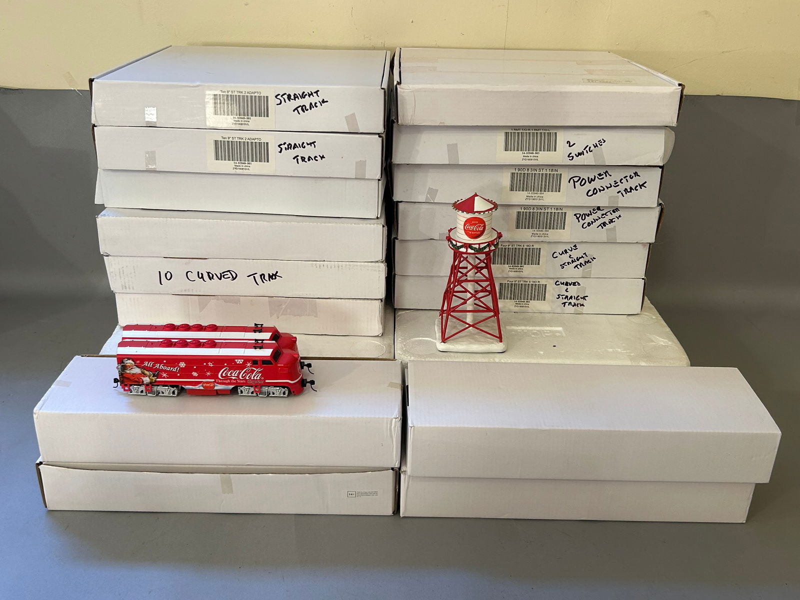 HO scale Coca-Cola train set includes (1 of 15)