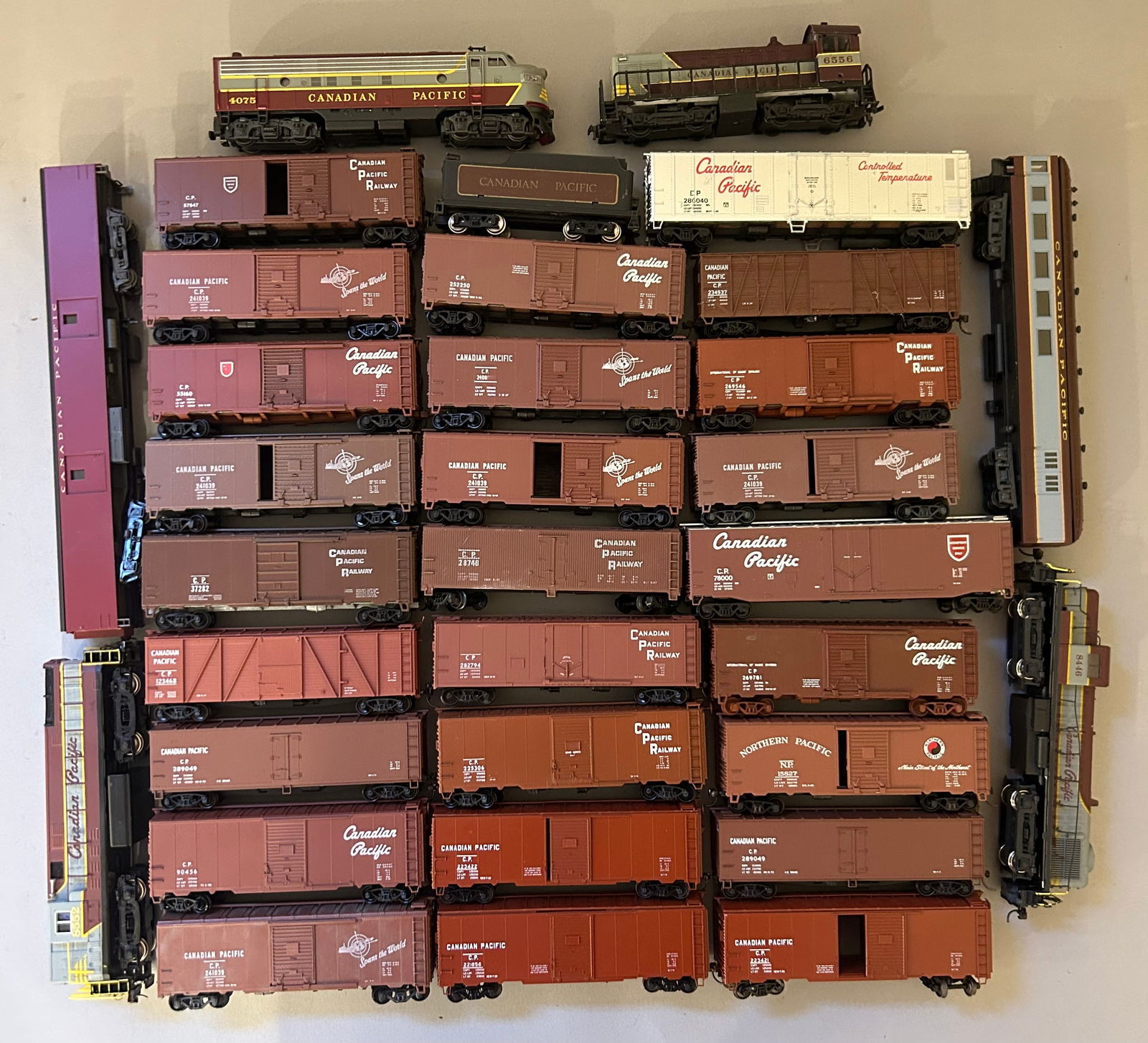 HO scale Canadian pacific four engines (1 of 7)