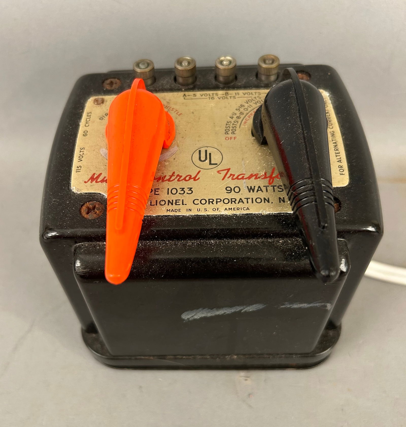 Lionel, type 1033 transformer (1 of 5)