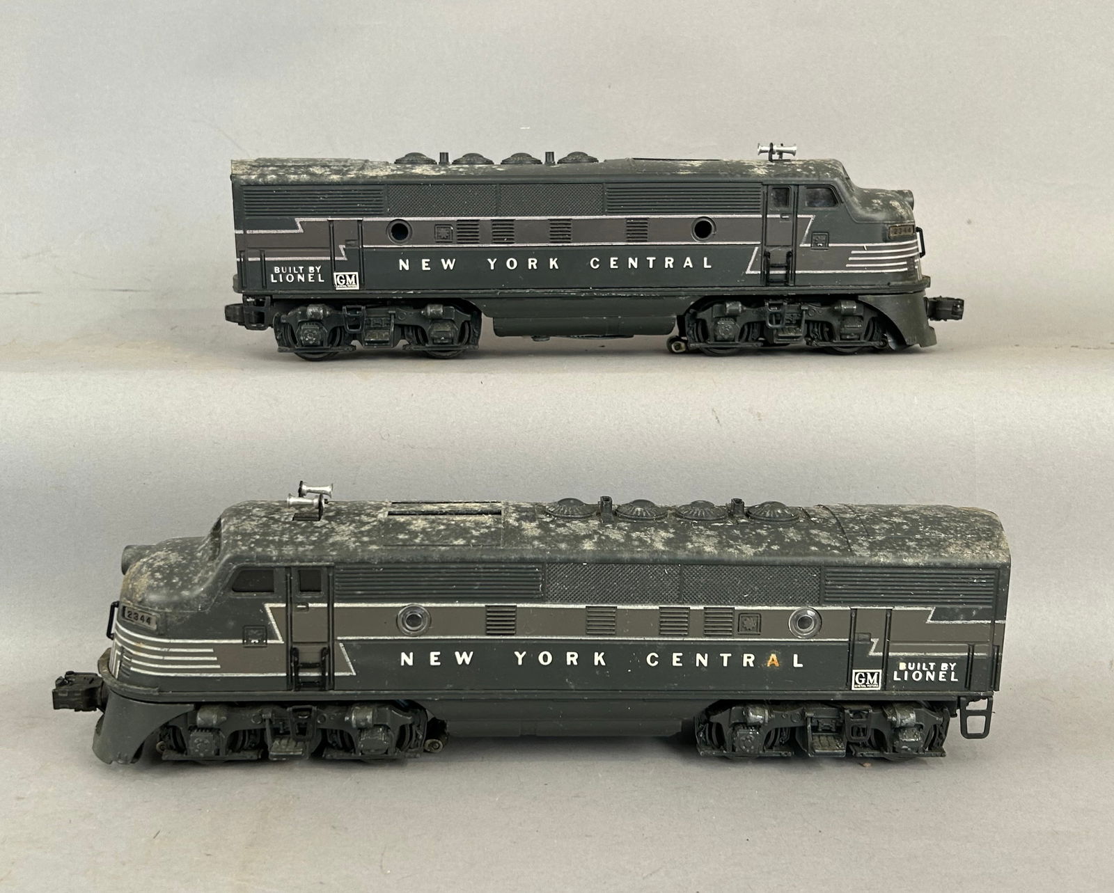 Lionel 2344 NY central diesel engine parts A and B O Gauge (1 of 6)