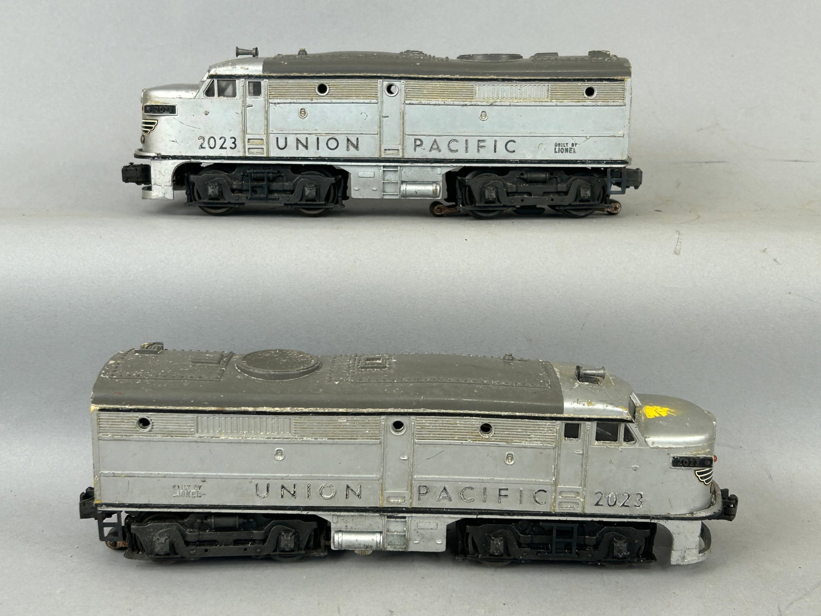 Lionel 2023 union pacific diesel engine O Gauge: Lionel 2023 union pacific diesel engine, A and B. O Gauge