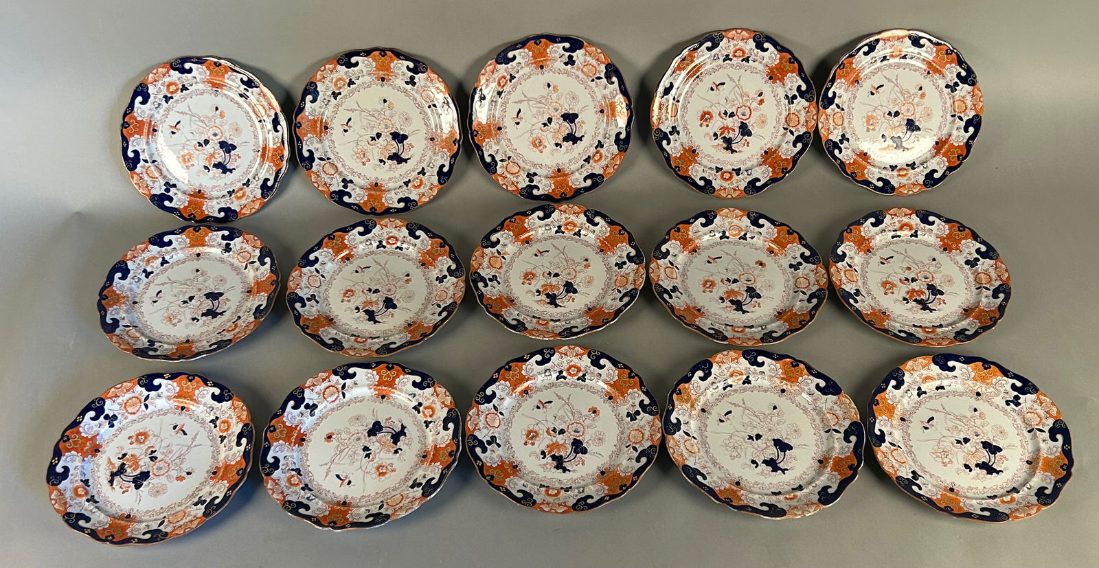 Set a 15 Imari ironstone dinner plate: Set a 15 Imari ironstone dinner plate. With lion and unicorn ironstone mark on reverse. 10 1/4 inch diameter all in very good condition, age-appropriate wear to edges.