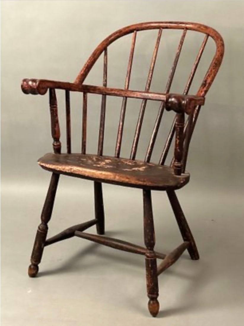 Antique Sack Back Windsor Armchair With knuckle arms: Antique Sack Back Windsor Armchair With massive knuckle arms, Late 19th c, original surface, single board seat.34 x 24 x 18.Seat height 17”