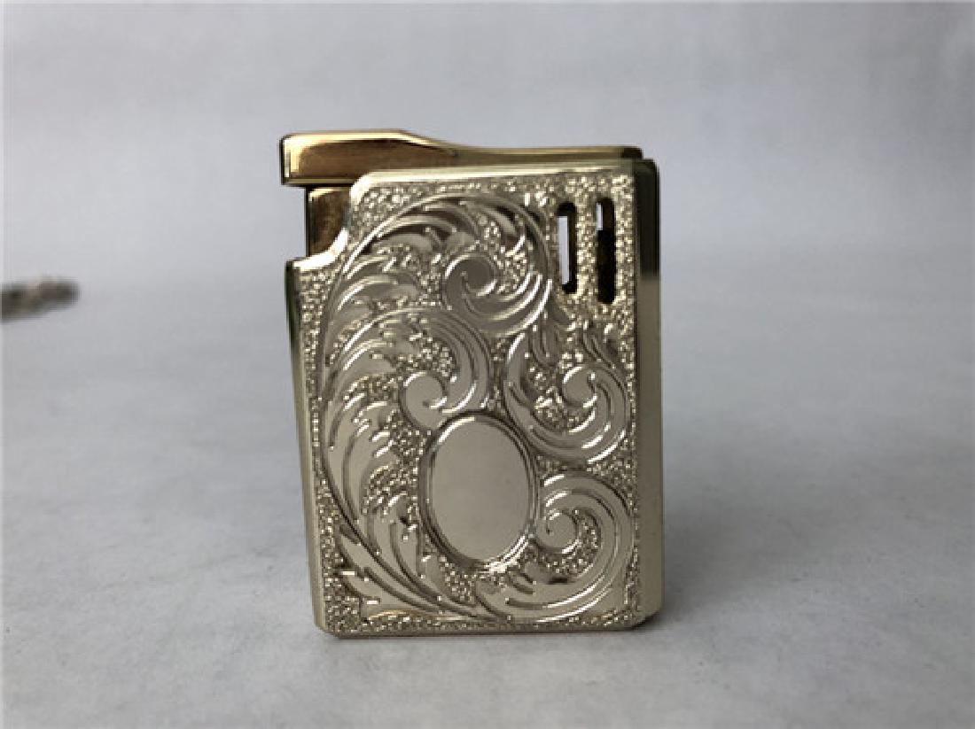 Vinage Golden Colibri Lighter (1 of 8)