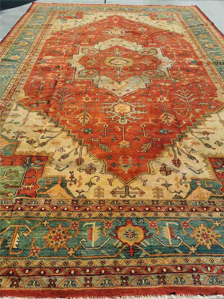 Antiques-Fine hand-knitted pure wool Persian antique ru: Antiques-Fine hand-knitted pure wool Persian antique rugs (Persian origin, estimated early 20th century). Made from premium wool and natural mineral / vegetable dyes. No issues with stains, tears, hol