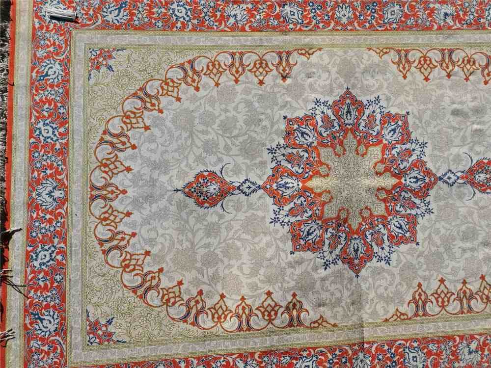 Antiques-very, very finely hand-knitted silk Persian a: Antiques-very, very finely hand-knitted silk Persian antique rugs (Persian origin, estimated early 20th century). Made from high-quality silk and natural mineral / vegetable dyes. No issues with stain