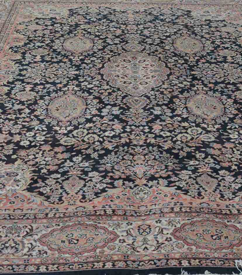 Antique Persian rug Hand-knitted 100% wool: Fine hand-knitted Persian antique rugs (Persian origin, estimated mid-20th century). Made from premium wool and natural mineral / vegetable dyes. No issues with stains, tears, holes, animals or smoke.