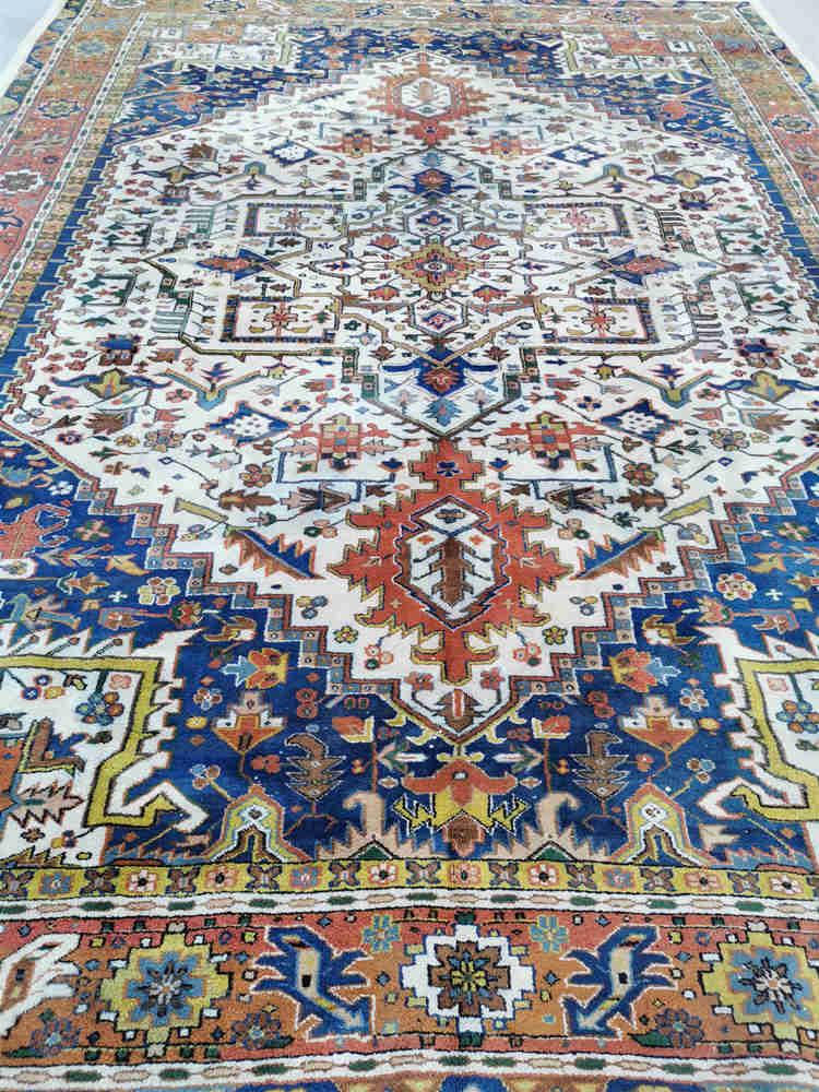 Antique hand-knotted pure wool antique Persian rug: Antique hand-knotted pure wool antique Persian rug (origin of Persia, estimated at the beginning of the 20th century). Made from premium wool and natural mineral / vegetable dyes. Double Persian knot.