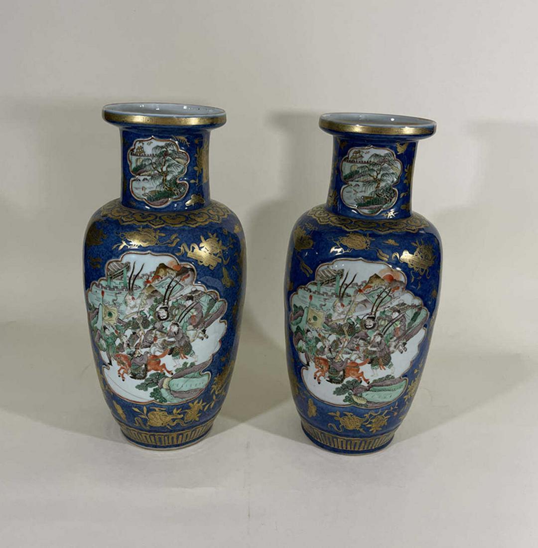 A pair of multicolored mallet bottles during the Kangxi Dynasty in China: A pair of five-colored hammer vase from the Kangxi period in China, with windows on all sides, blue glaze engraved with gold, one vase with two cracks, the other in good condition, with four-character