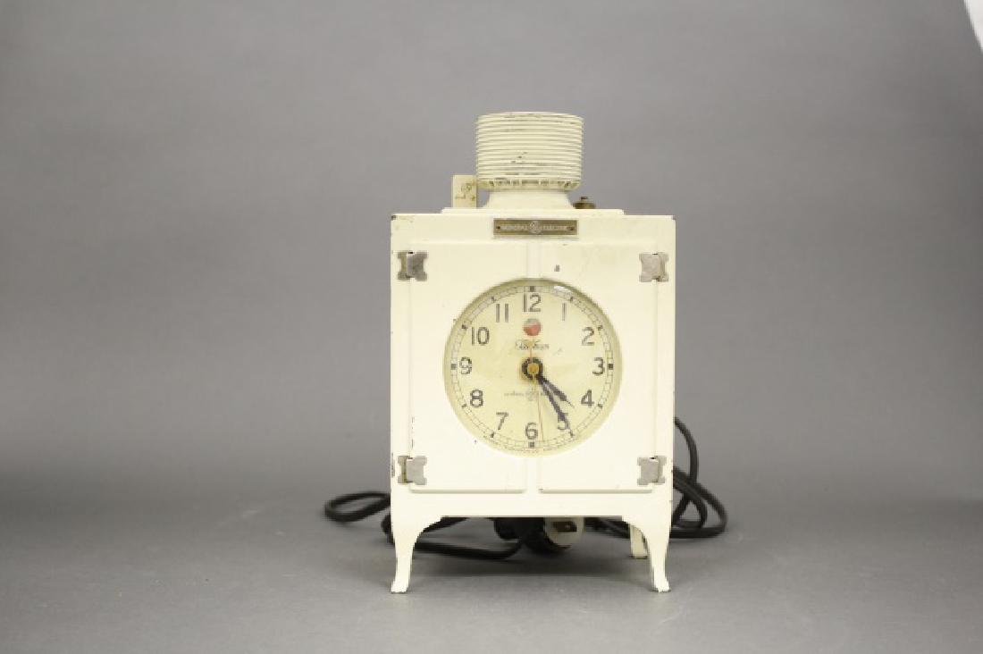 Refrigerator Shaped Clock (1 of 2)