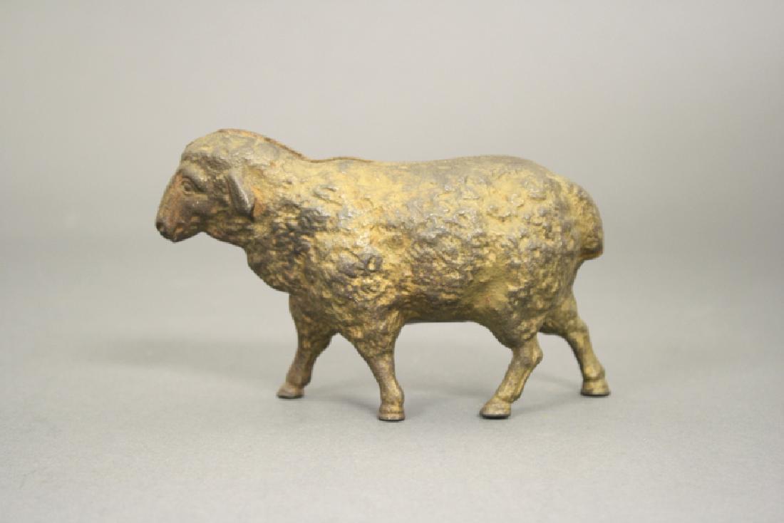 Lamb, Large: Made of Cast Iron. Good Condition.