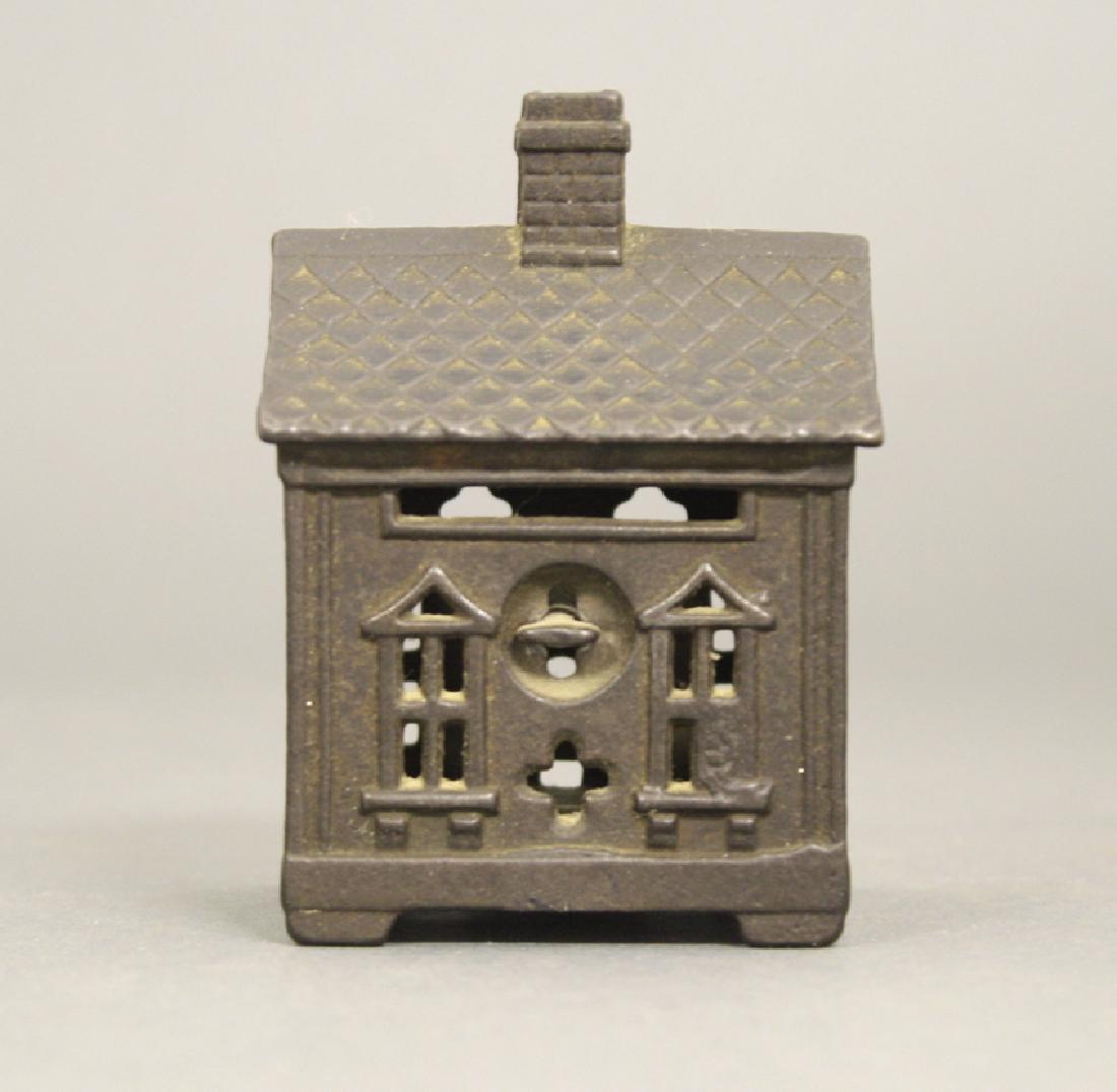 Quadrafoil: Made of Cast Iron. Good Condition.