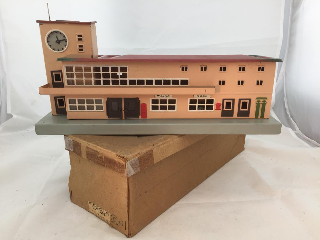 Marklin 1ST/418 Gauge OO Train Station (1 of 1)