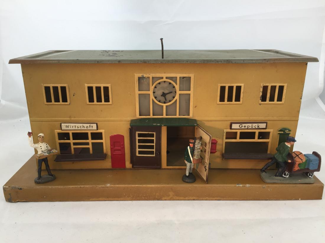 Marklin 2 story Gauge O Train Station (1 of 1)