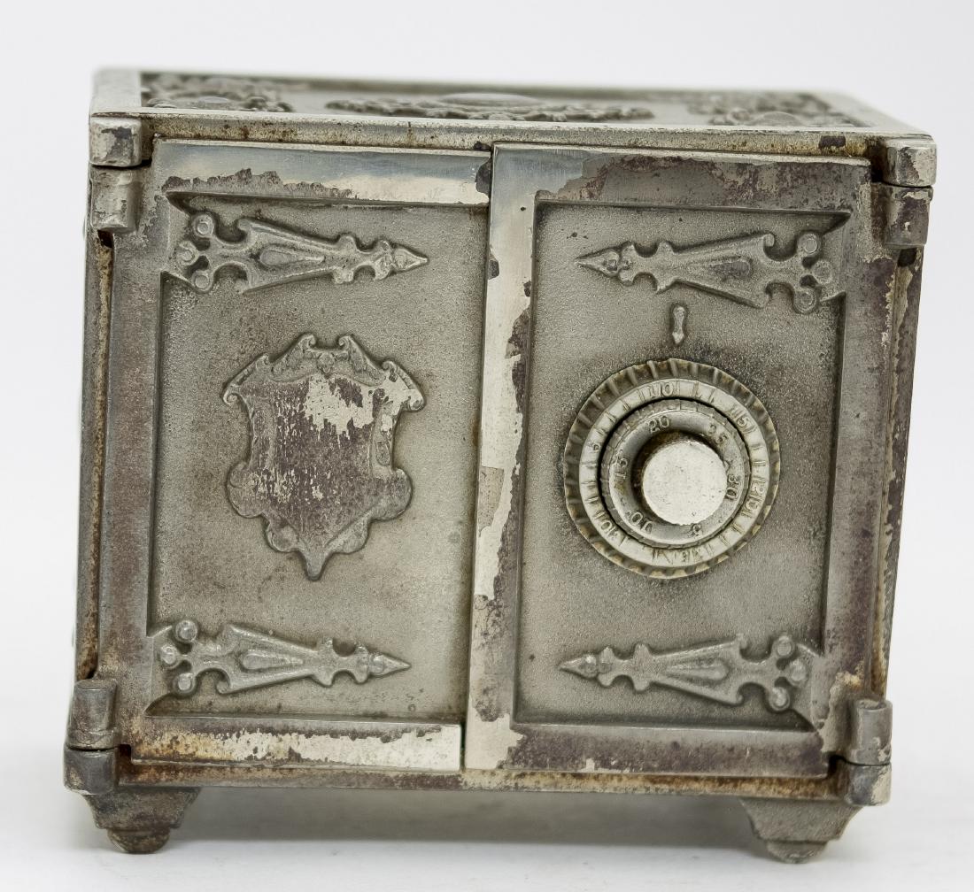 Henry Hart Double Door with Medallion Iron Safe (1 of 2)