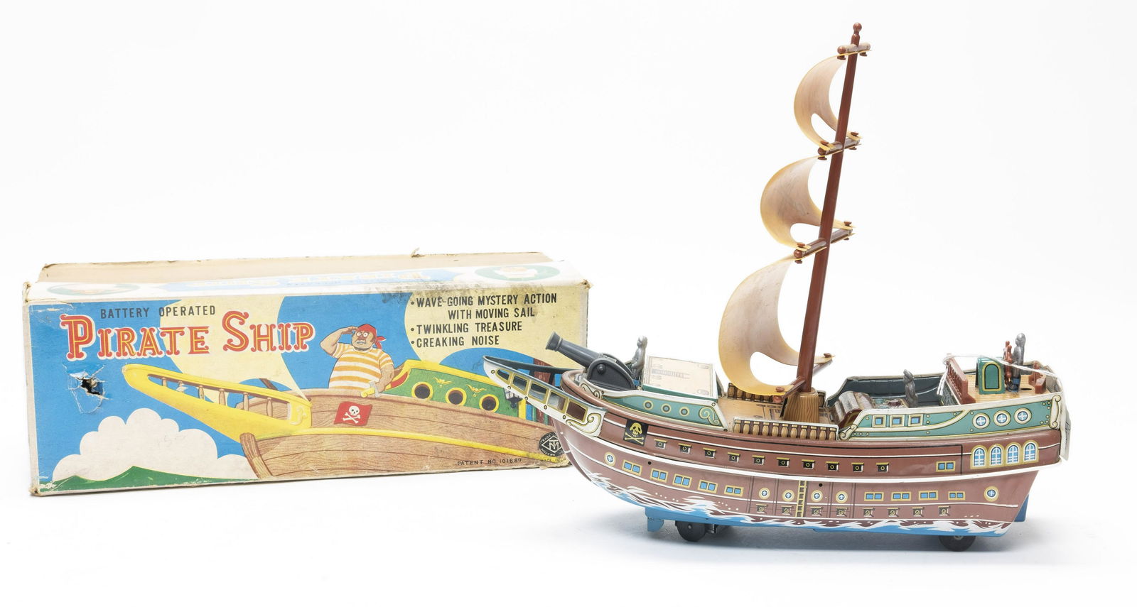 Boxed Modern Toys Battery Operated Pirate Ship (1 of 3)