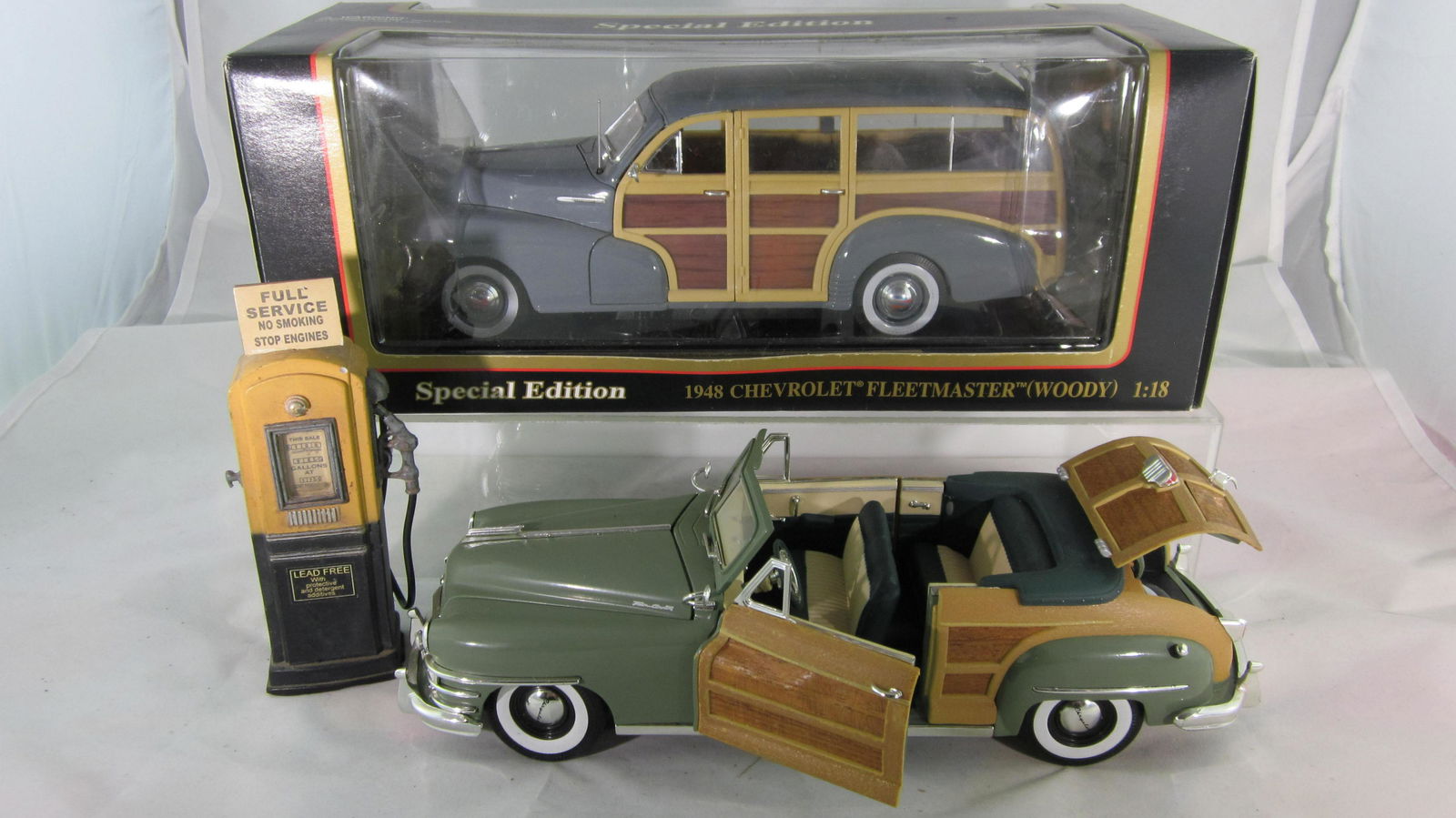 1/18 Scale Woody Medley With 1950s Gas Pump. (1 of 1)