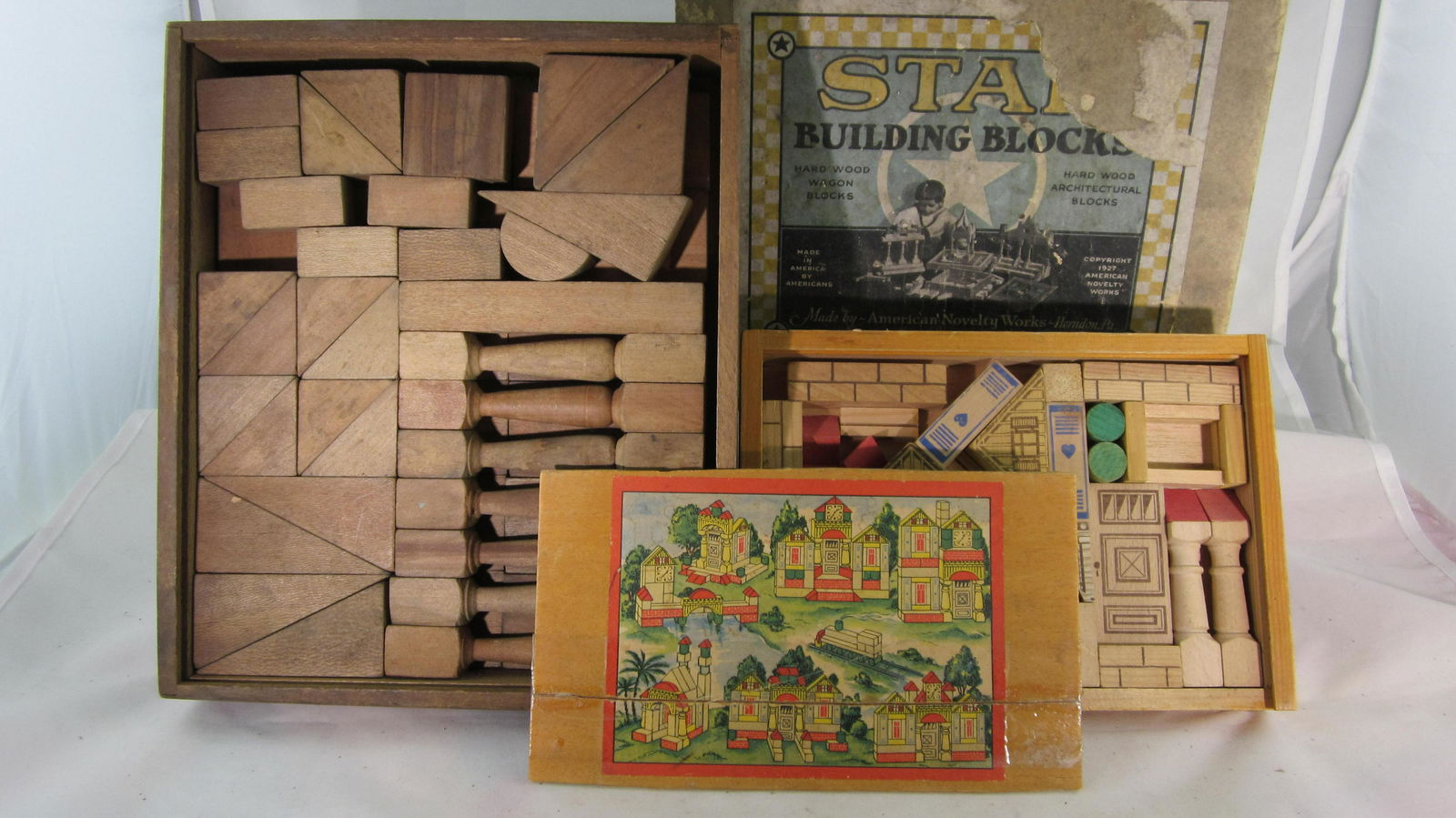 American Novelty Works Building Blocks Set. (1 of 1)