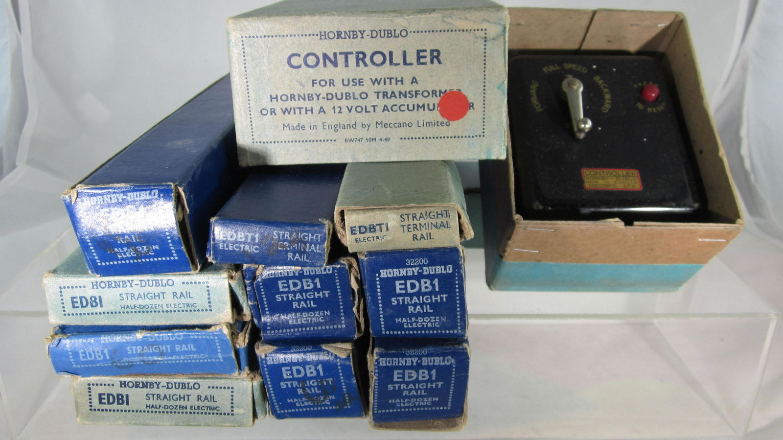 Hornby Dublo Boxed Straight Track & Controller. (1 of 1)