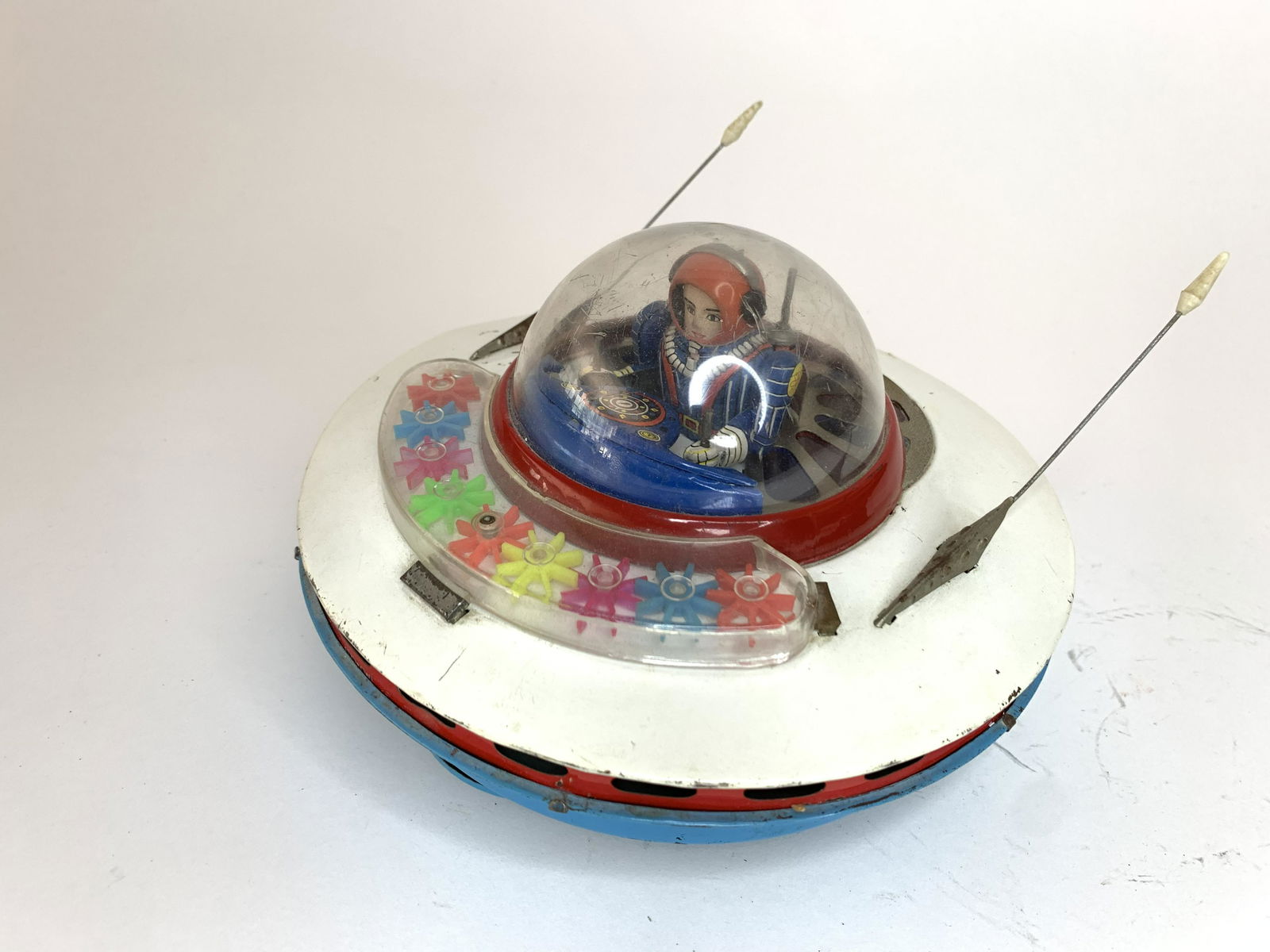 Flying Saucer with Geared Space Pilot (1 of 2)