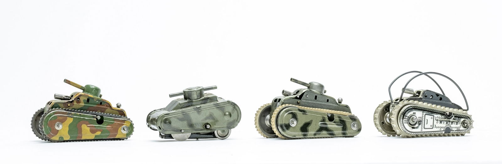 Four Small Windup Tanks Ingap (1 of 2)