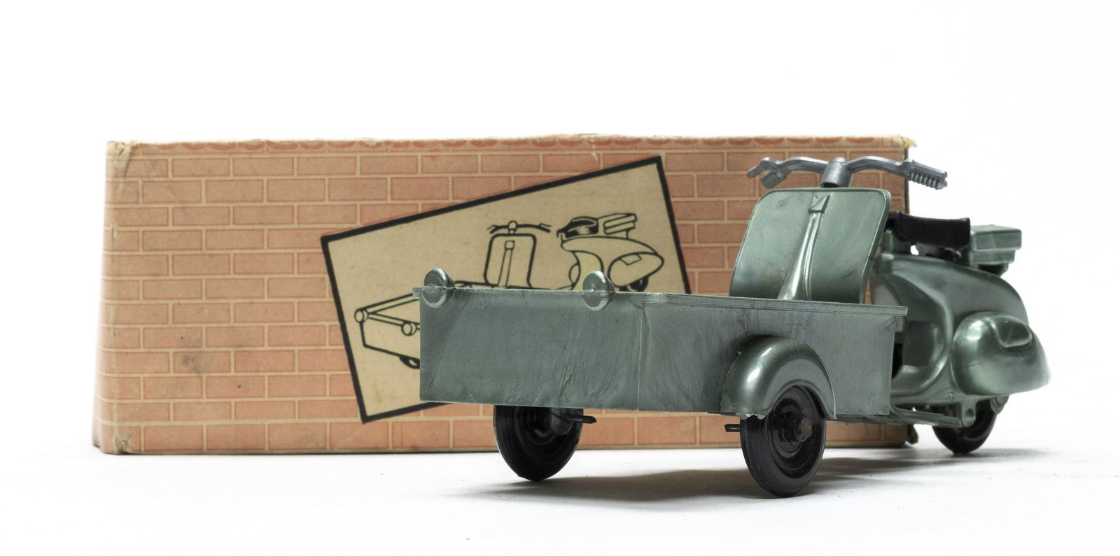 Moto Vespa with Box (1 of 4)