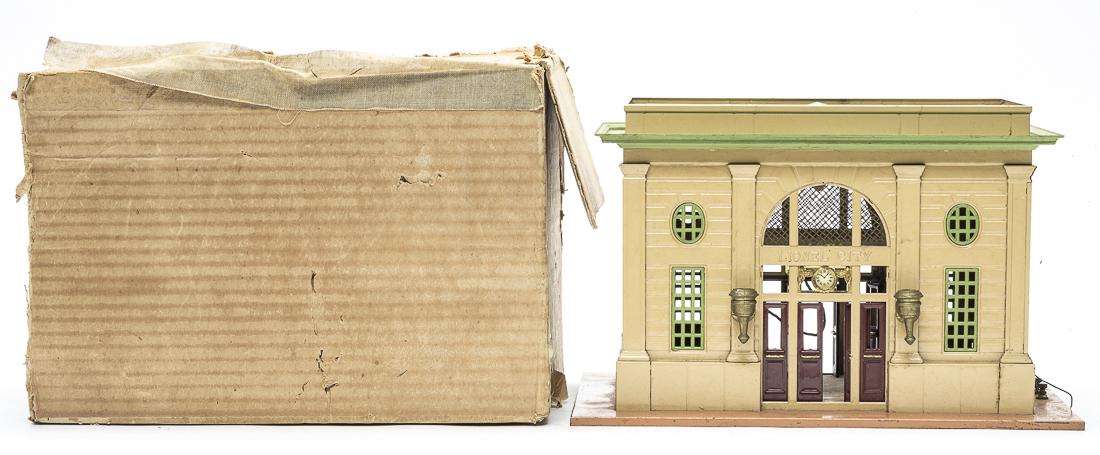 "Lionel City" Train Station with Box (1 of 2)