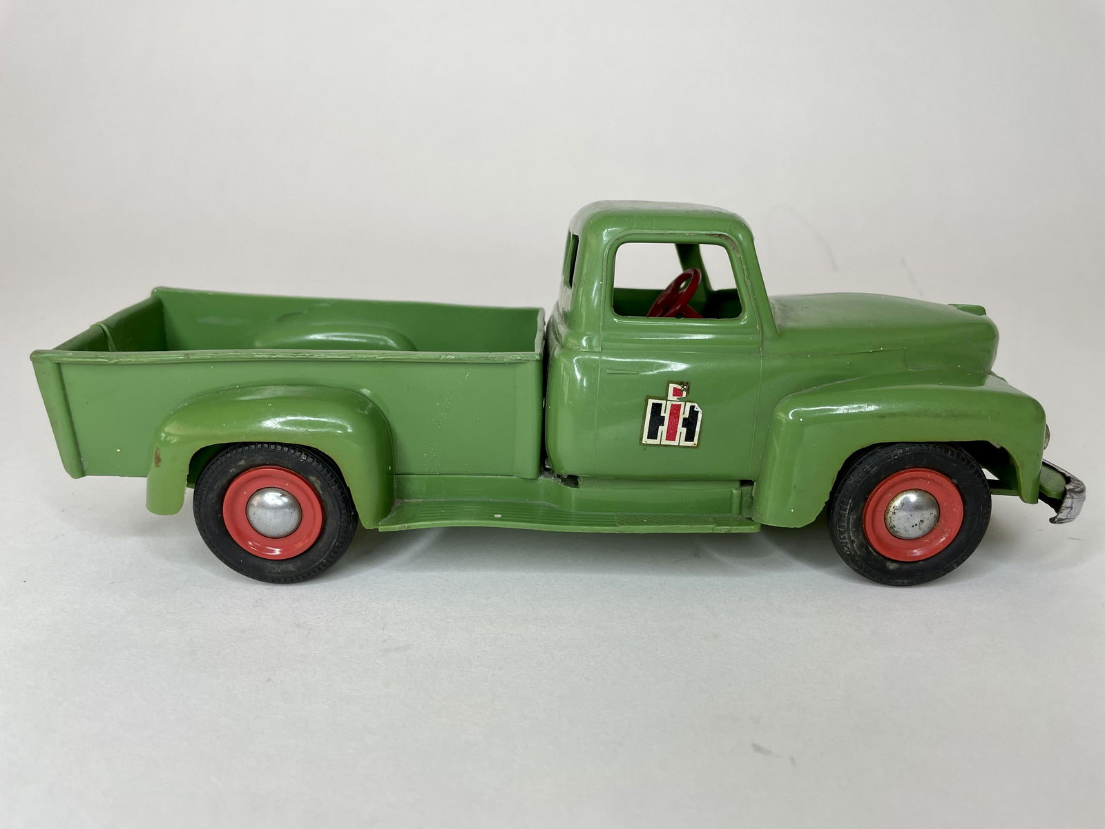 Green International Harvester Pick-Up Truck (1 of 2)