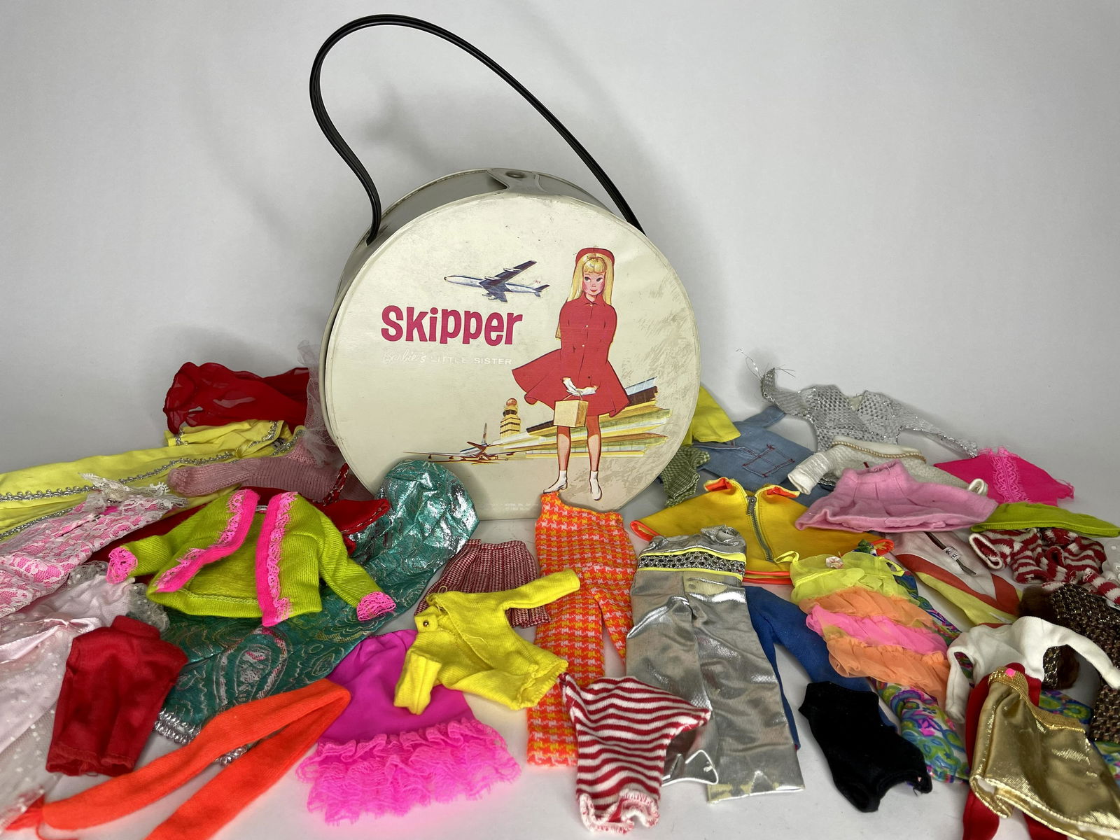 Skipper Barbie Doll Purse with Clothing (1 of 4)